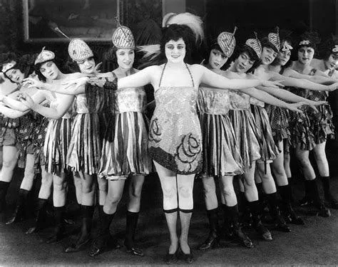 Hoop-La! A Roaring Spectacle of Vaudeville and Love Against a backdrop of Depression-Era America?